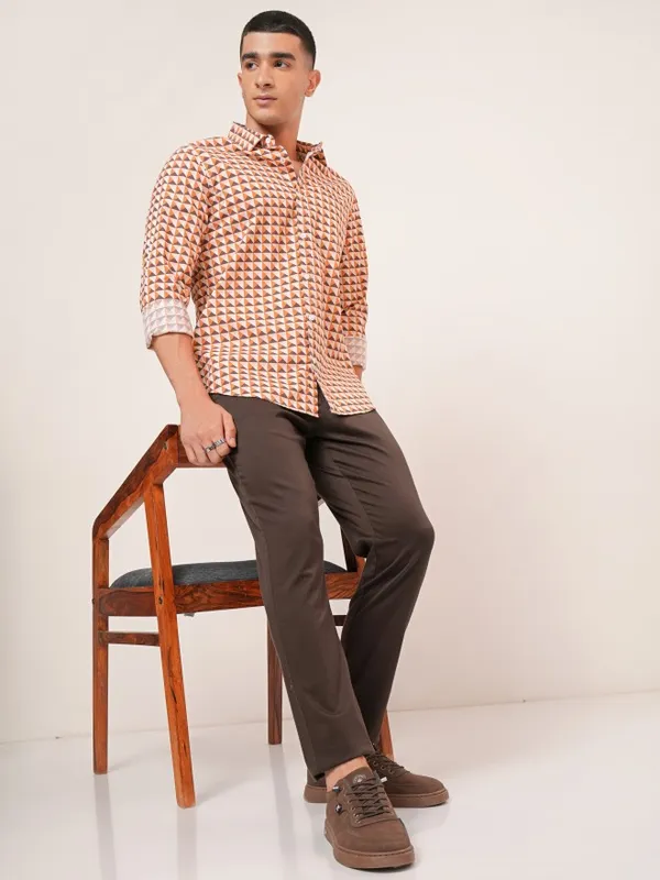  Highlander Men Brown Tapered Fit Solid Casual Trousers