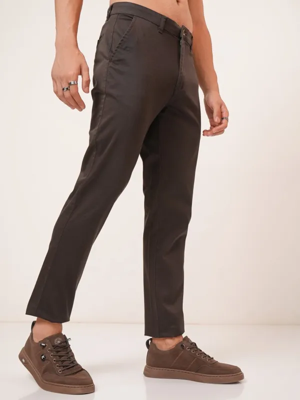  Highlander Men Brown Tapered Fit Solid Casual Trousers