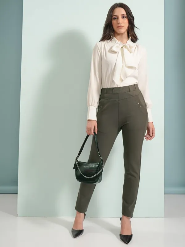  Tokyo Talkies Women Olive Solid Skinny Fit Casual Trousers