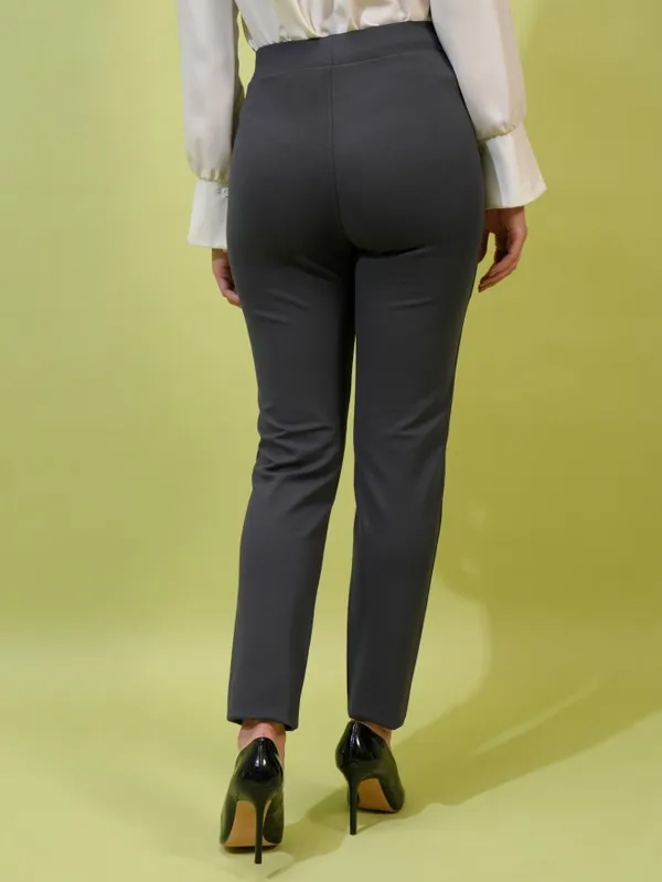  Tokyo Talkies Women Grey Solid Skinny Fit Casual Trousers