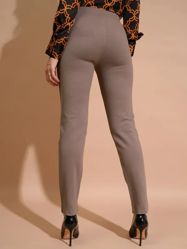 Tokyo Talkies Women Brown Solid Skinny Fit Regular Trousers
