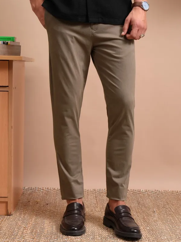 Locomotive Men Brown Regular Fit Solid Chinos