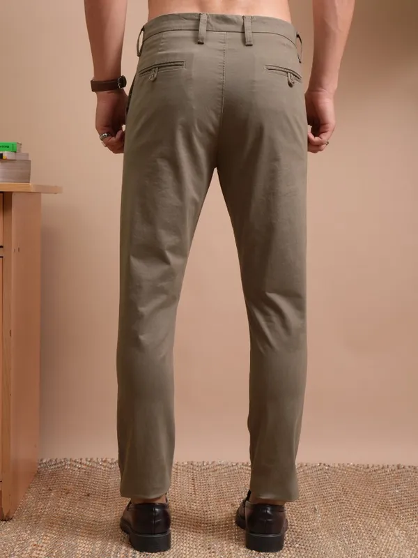 Locomotive Men Brown Regular Fit Solid Chinos