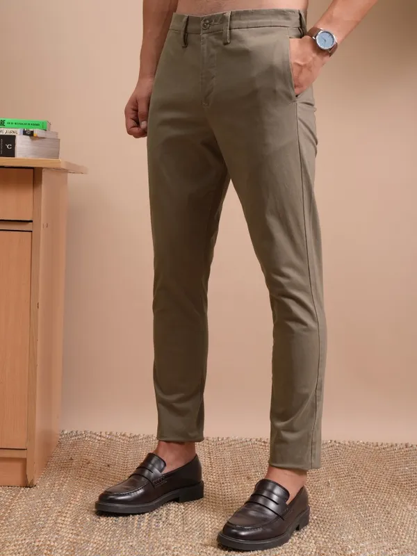 Locomotive Men Brown Regular Fit Solid Chinos
