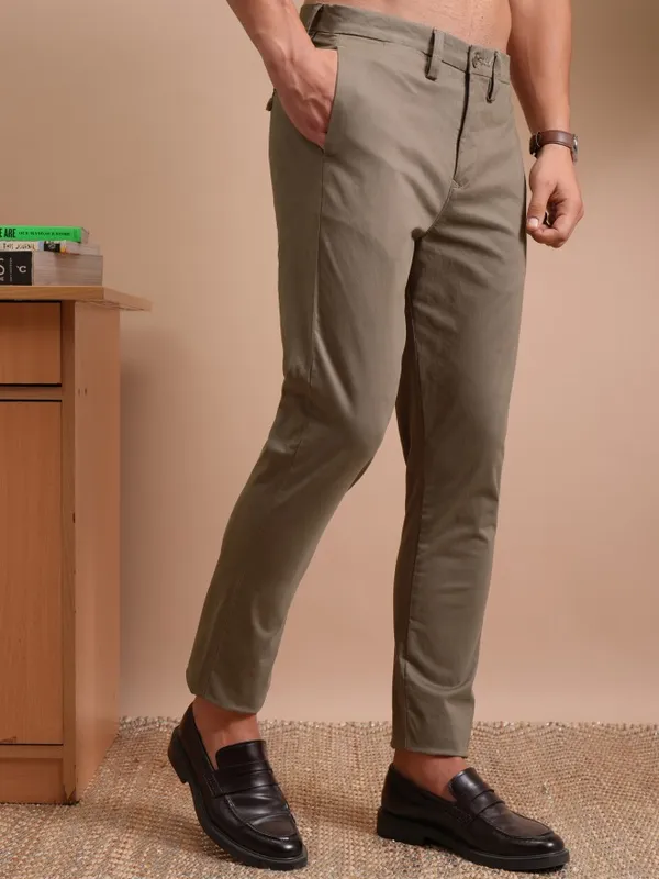 Locomotive Men Brown Regular Fit Solid Chinos