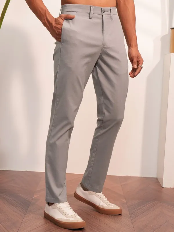  Locomotive Men Grey Regular Fit Solid Casual Trousers
