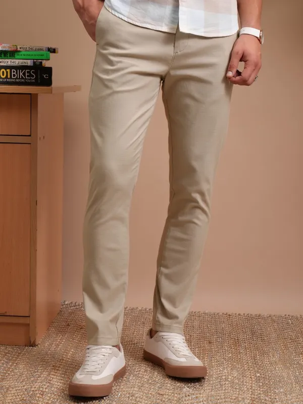  Locomotive Men Cream Regular Fit Solid Casual Trousers