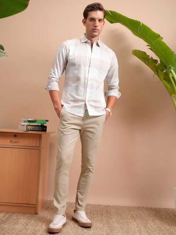  Locomotive Men Cream Regular Fit Solid Casual Trousers