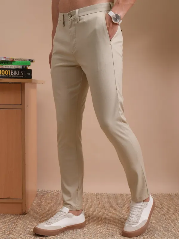  Locomotive Men Cream Regular Fit Solid Casual Trousers