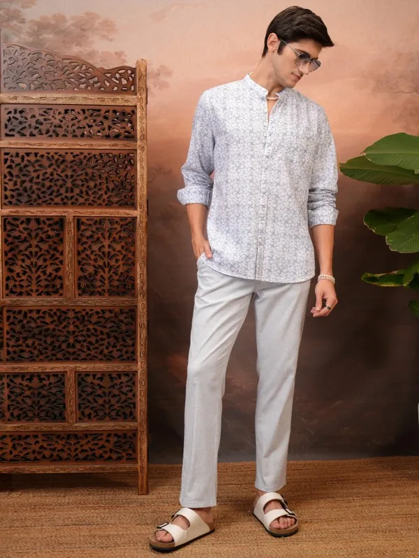 Locomotive Men Blue Printed Regular Fit Casual Shirts