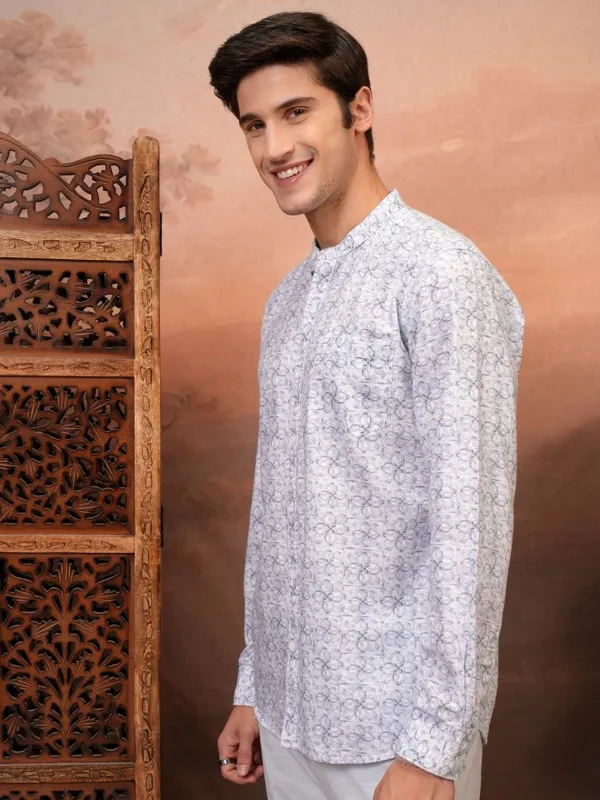  Locomotive Men Blue Printed Regular Fit Casual Shirts
