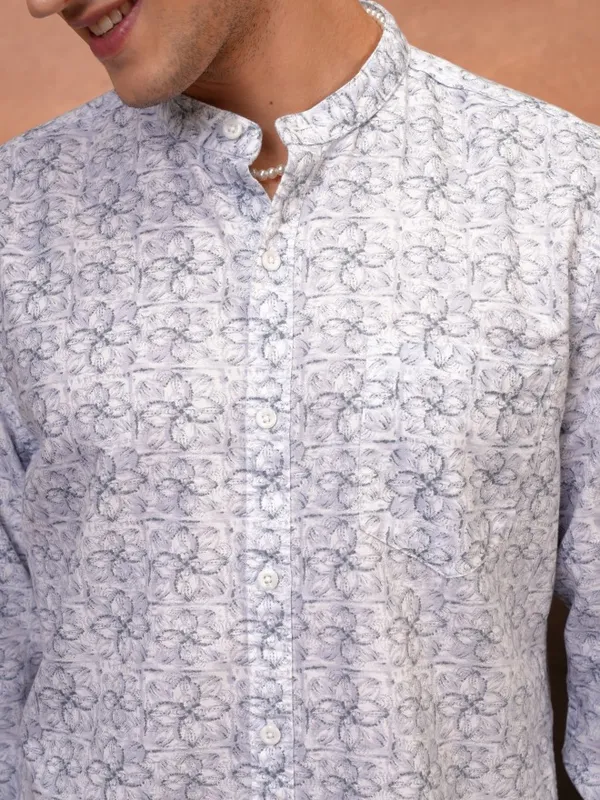  Locomotive Men Blue Printed Regular Fit Casual Shirts