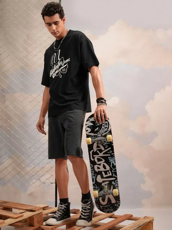 Highlander Men Black Printed Round Neck Oversized Fit T-Shirt