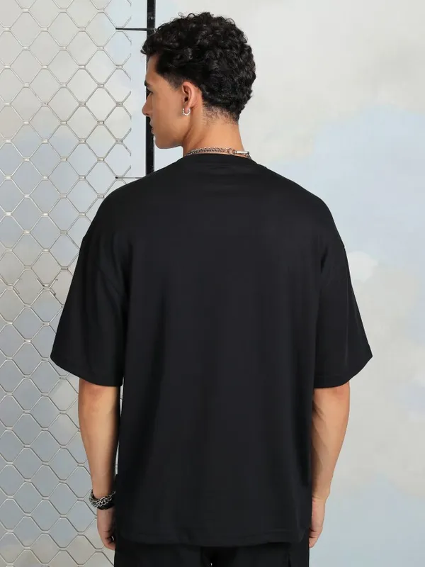 Highlander Men Black Printed Round Neck Oversized Fit T-Shirt