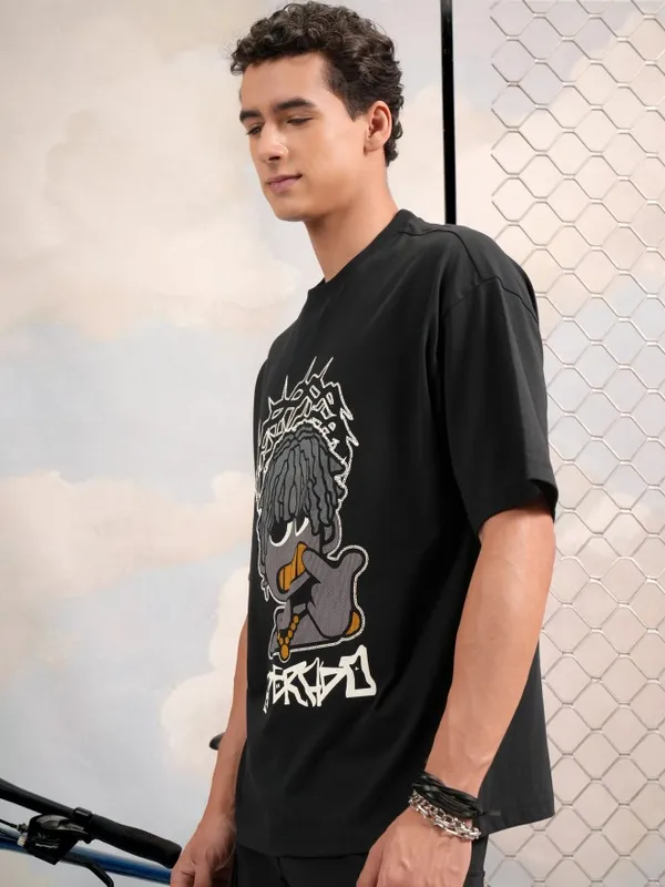 Highlander Men Black Printed Round Neck Oversized Fit T-Shirt