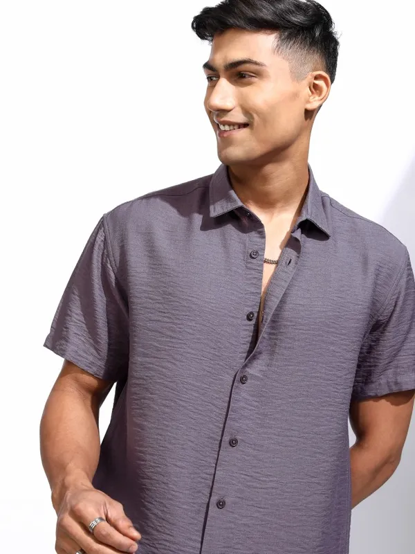 Locomotive Men Mauve Textured Relaxed Fit Casual Shirt