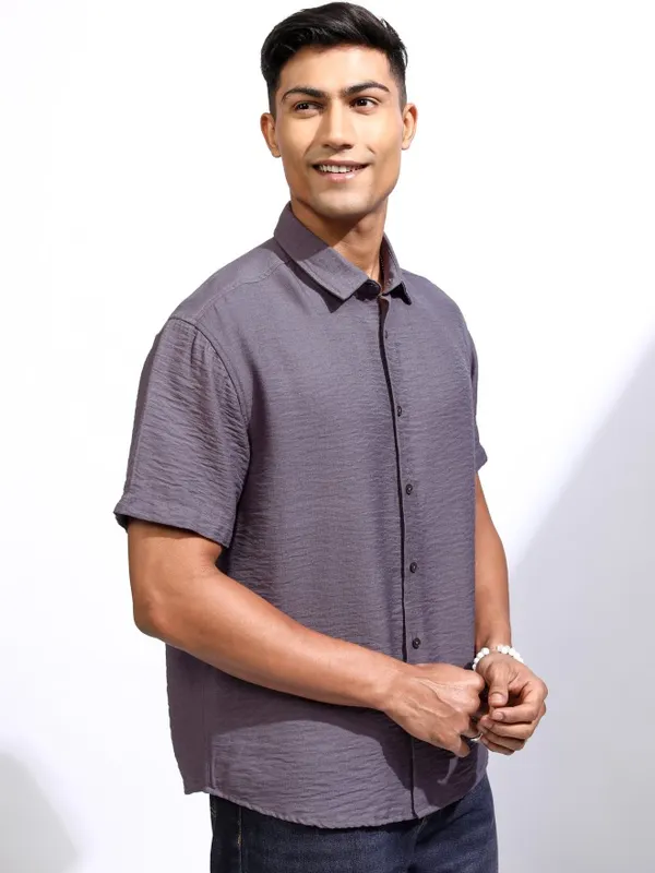 Locomotive Men Mauve Textured Relaxed Fit Casual Shirt