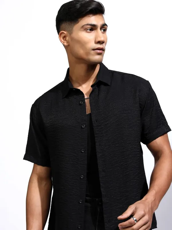 Locomotive Men Black Textured Relaxed Fit Casual Shirt