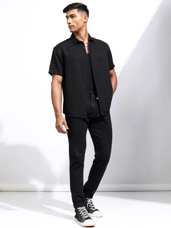 Locomotive Men Black Textured Relaxed Fit Casual Shirt