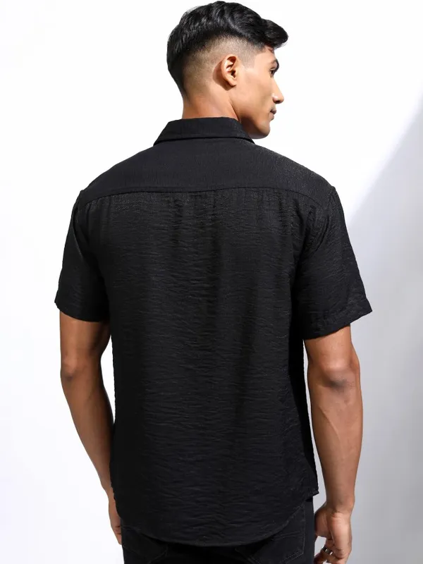 Locomotive Men Black Textured Relaxed Fit Casual Shirt
