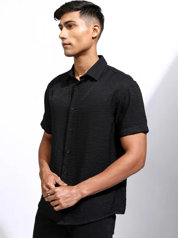 Locomotive Men Black Textured Relaxed Fit Casual Shirt