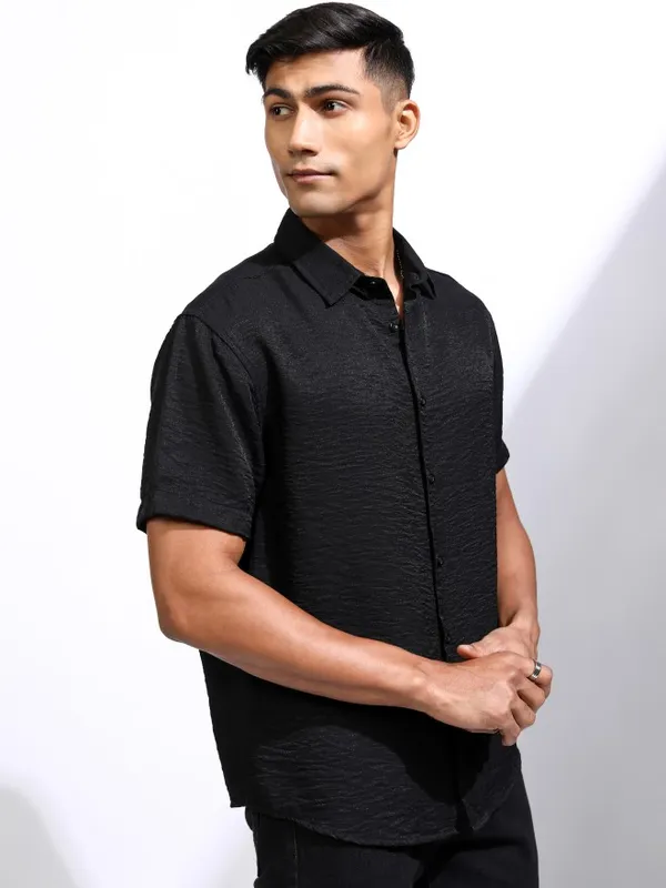 Locomotive Men Black Textured Relaxed Fit Casual Shirt