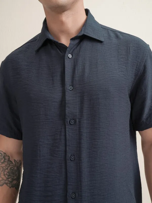 Locomotive Premium Men Navy Blue Textured Relaxed Fit Casual Shirt