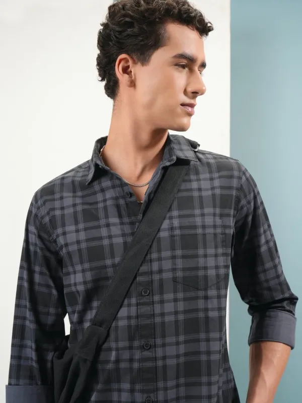  Highlander Men Blue Checked Slim Fit Casual Shirts