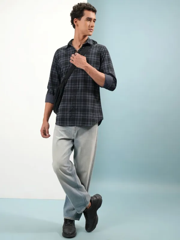  Highlander Men Blue Checked Slim Fit Casual Shirts