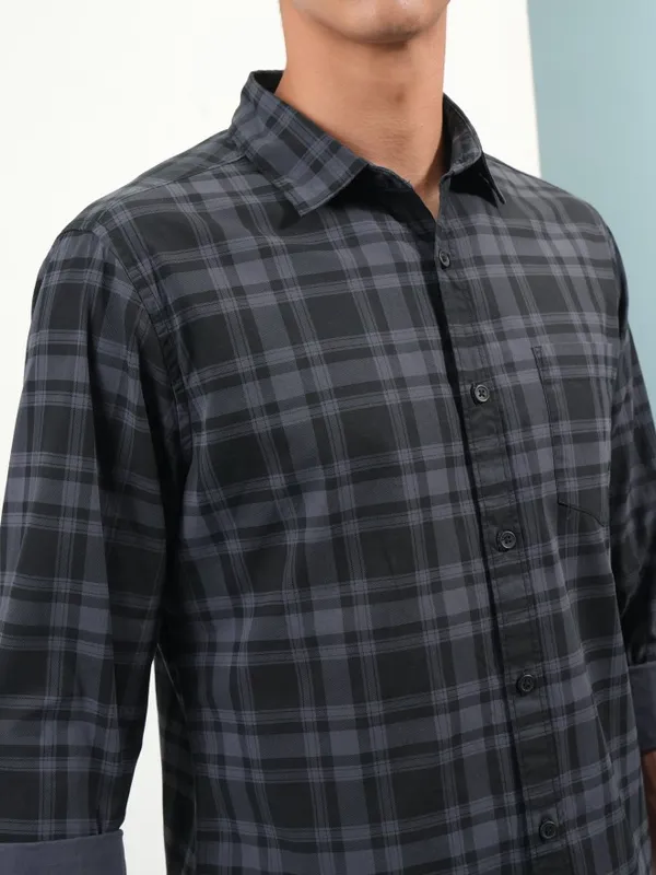  Highlander Men Blue Checked Slim Fit Casual Shirts