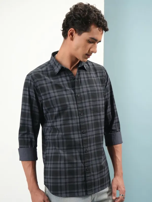  Highlander Men Blue Checked Slim Fit Casual Shirts