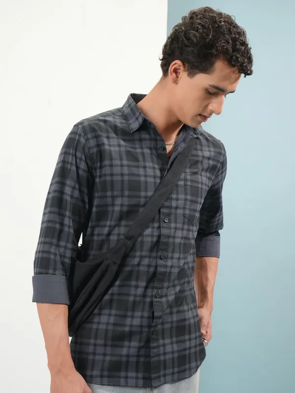  Highlander Men Blue Checked Slim Fit Casual Shirts
