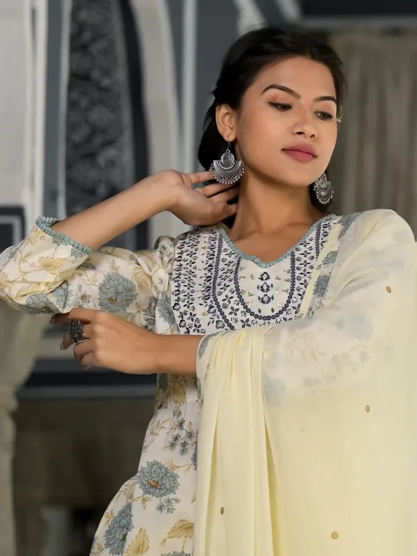  Vishudh Women Cream Printed Kurta Sets