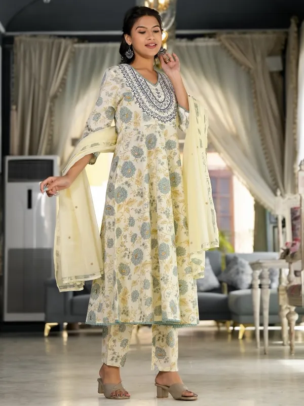  Vishudh Women Cream Printed Kurta Sets