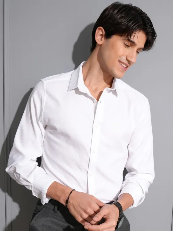 Locomotive Men White Textured Slim Fit Casual Shirt