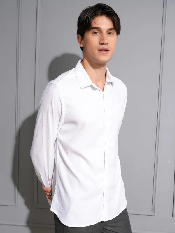 Locomotive Men White Textured Slim Fit Casual Shirt