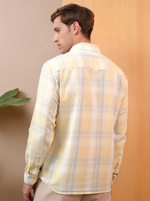  Locomotive Men Yellow Checked Regular Fit Casual Shirts