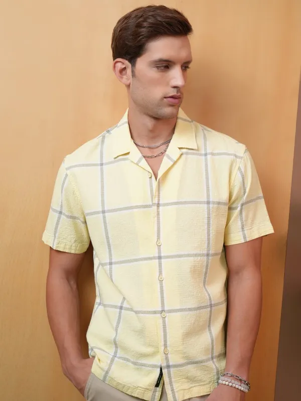  Locomotive Men Yellow Checked Regular Fit Casual Shirts