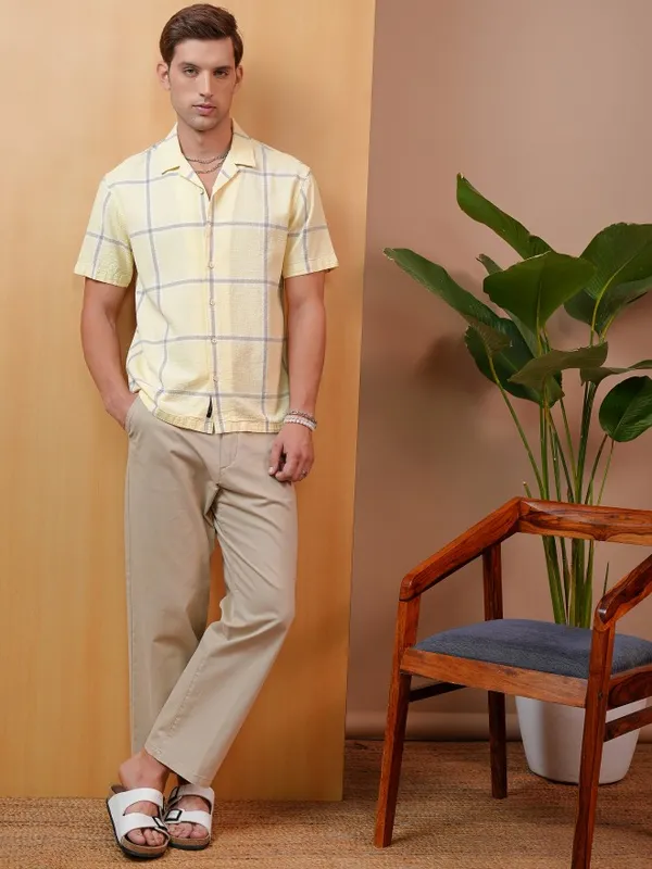  Locomotive Men Yellow Checked Regular Fit Casual Shirts