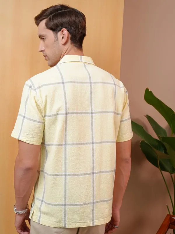  Locomotive Men Yellow Checked Regular Fit Casual Shirts