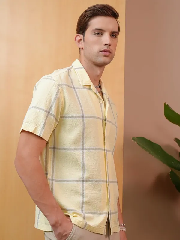  Locomotive Men Yellow Checked Regular Fit Casual Shirts