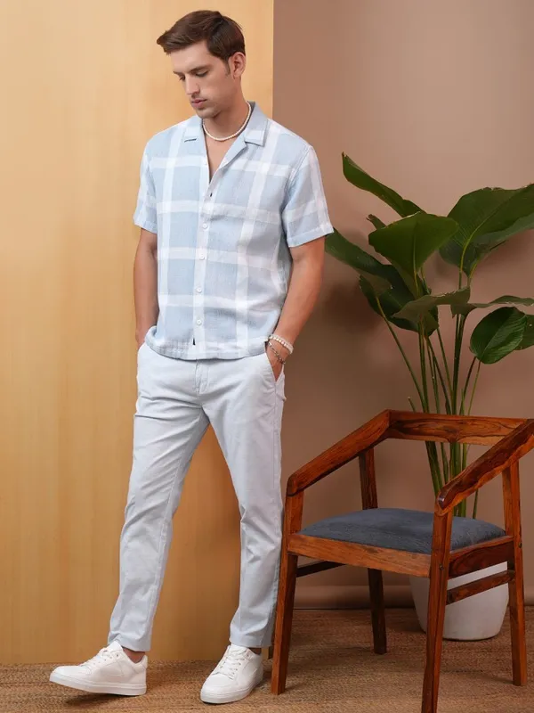  Locomotive Men Blue Checked Regular Fit Casual Shirts