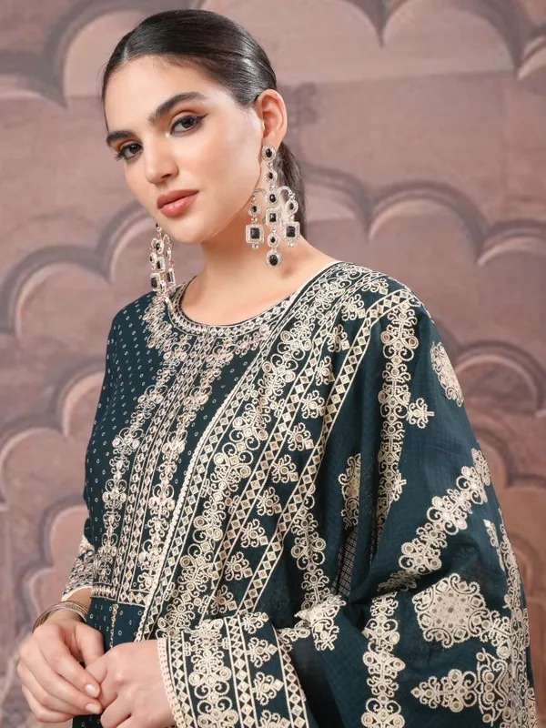 Vishudh Women Green Embroidered Kurta With Trousers And Dupatta