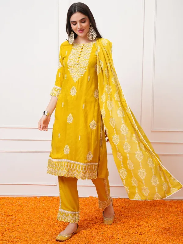 Vishudh Women Green Embroidered Kurta With Trousers And Dupatta