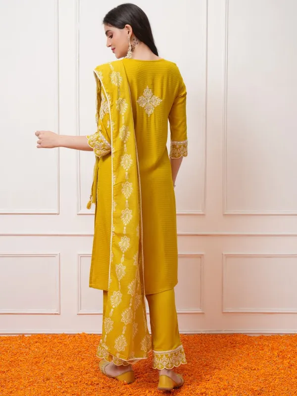 Vishudh Women Green Embroidered Kurta With Trousers And Dupatta
