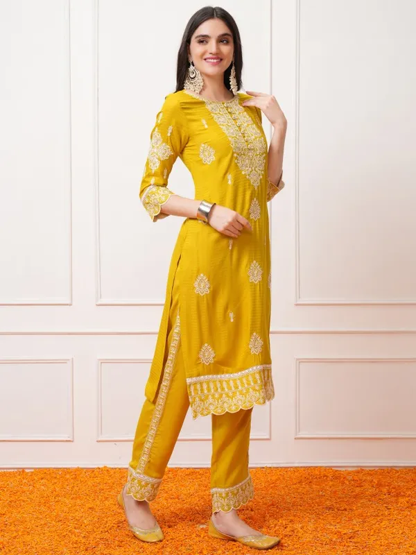 Vishudh Women Green Embroidered Kurta With Trousers And Dupatta