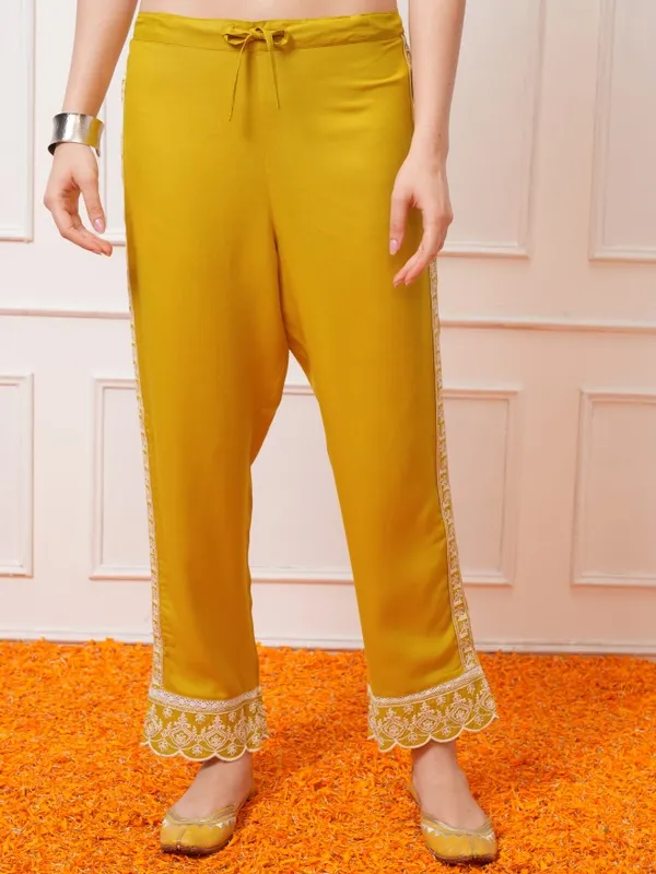 Vishudh Women Green Embroidered Kurta With Trousers And Dupatta