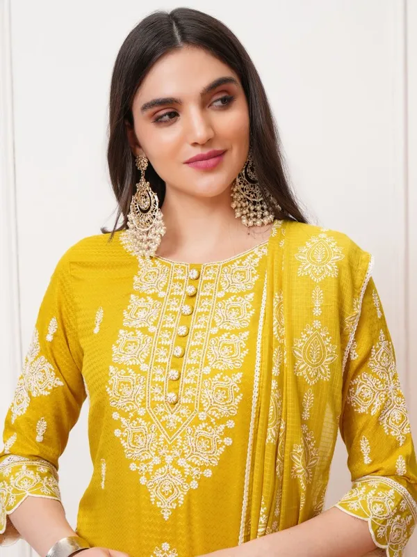 Vishudh Women Green Embroidered Kurta With Trousers And Dupatta