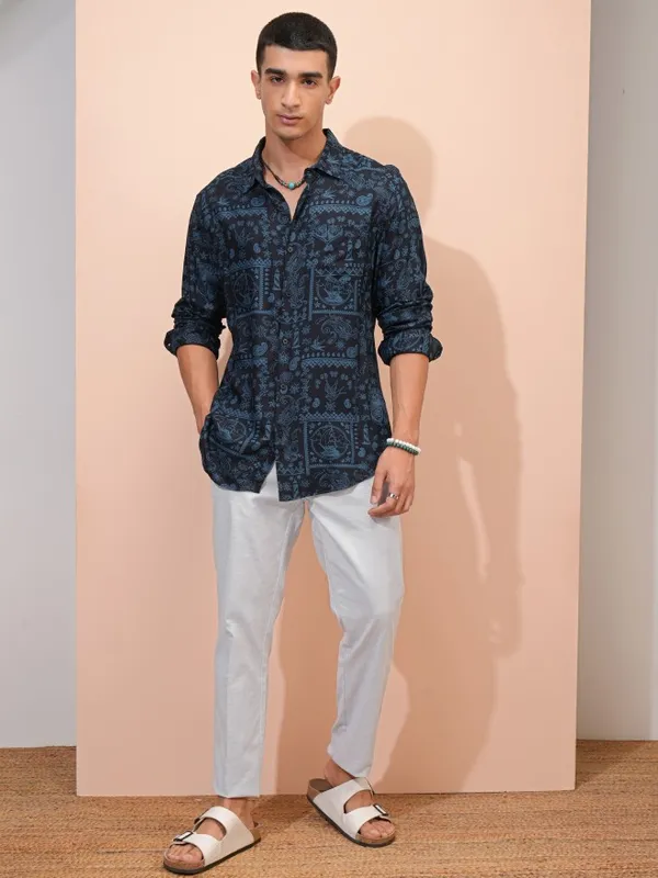  Highlander Men Navy Blue Printed Regular Fit Casual Shirts