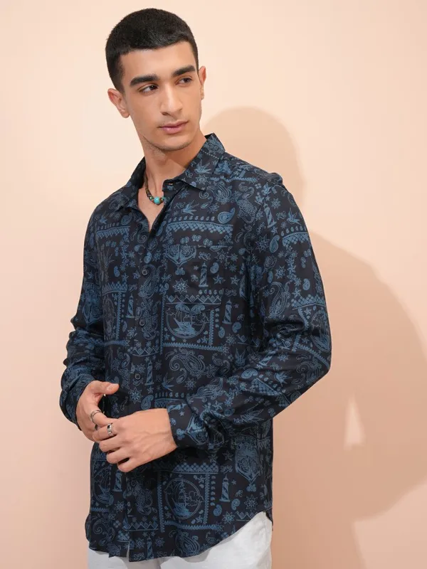 Highlander Men Navy Blue Printed Regular Fit Casual Shirts